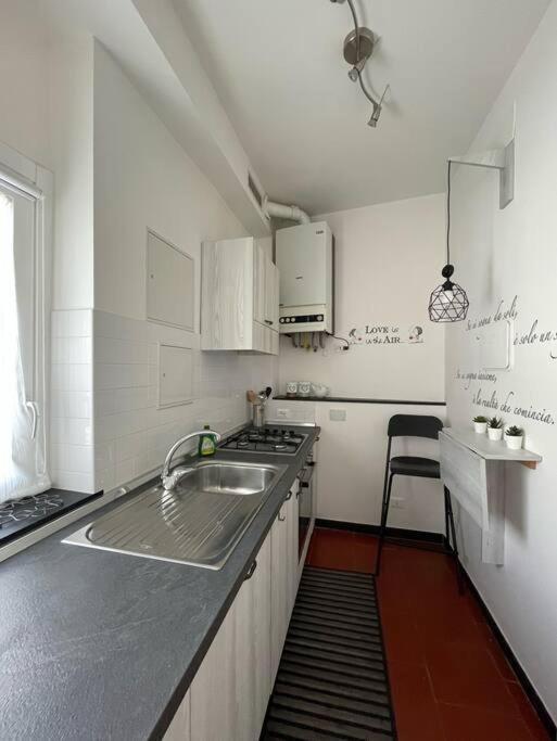La Casa Del Mare Apartment Savona Exterior photo